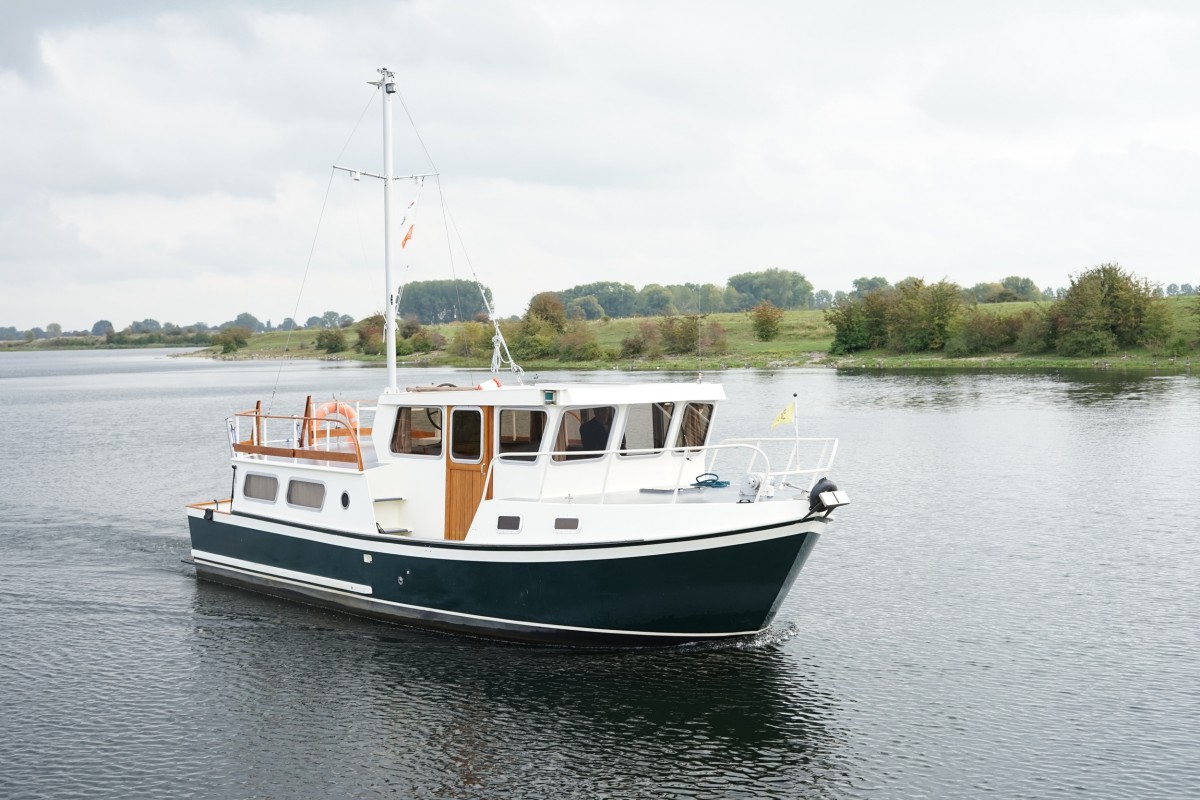 Crown Trawler 970